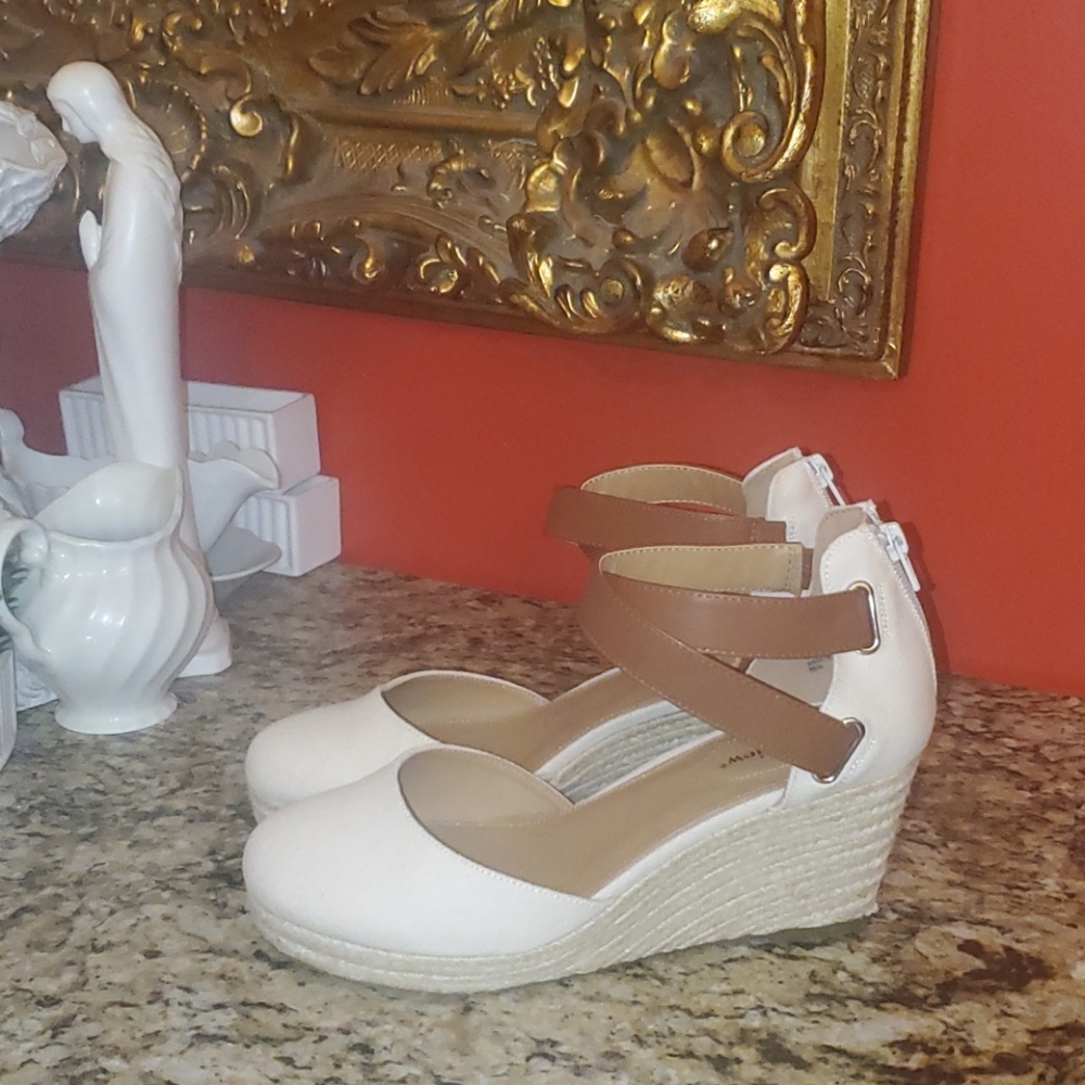 0518 Comfort View Trixie Wedges